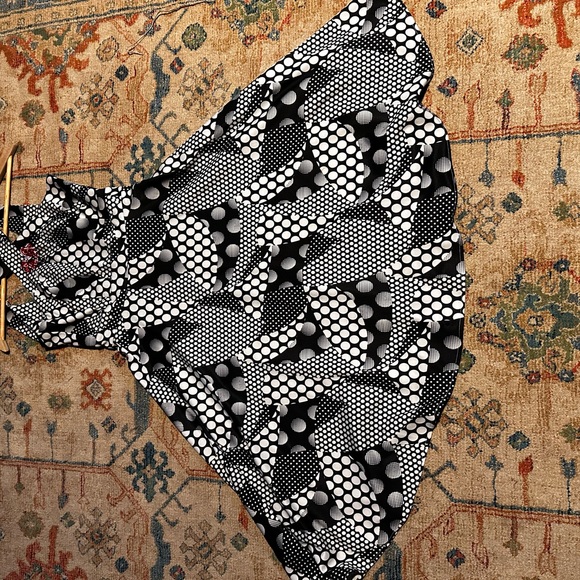 Beautiful Dress bought from Tatyana dress boutique in Toronto. Size small. - Picture 3 of 3